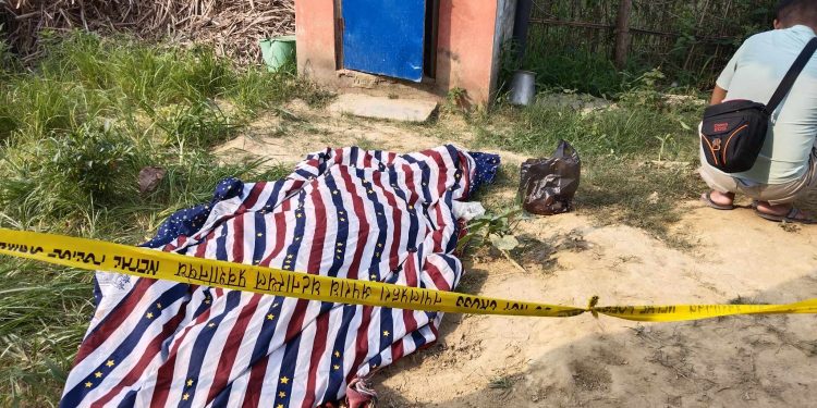 सिरहामा एक महिला आफ्नै घरको शौचालय मृत अवस्थामा फेला परेकी छन् ।