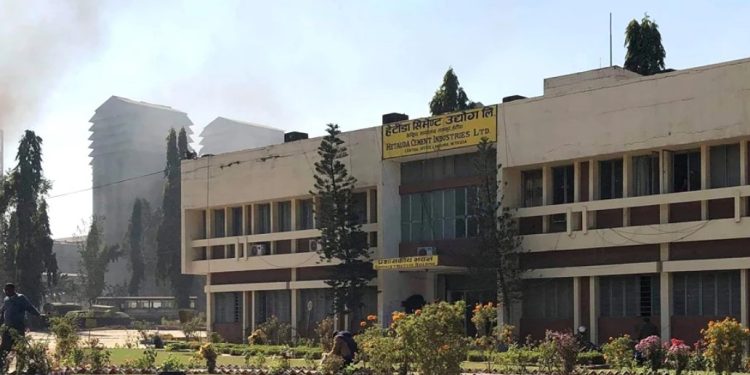 दुई विकल्पसहित लगानी खोज्दै हेटौँडा सिमेन्ट