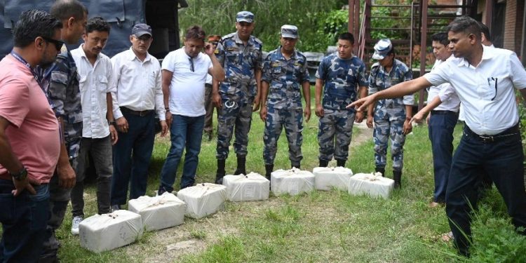 सुन जाँचपास गराउन सेटिङ मिलाउने विमानस्थलका तीन कर्मचारी निलम्बित