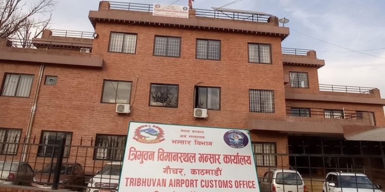 विमानस्थल भन्सार प्रमुख पोखरेल हटाइए, टोकराज पाण्डेलाई पठाइयो