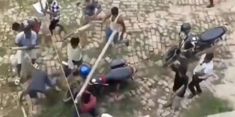 धनुषाको मुखियापट्टि मुसरनीयाँमा झडप एक काठमान्डौँ रिफर, प्रहरीले गरे हवाइ फायर 