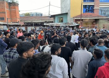 काठमाडौंमा संविधान जलाएर विरोध प्रदर्शन, १३ जना पक्राउ