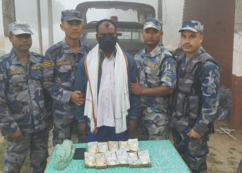 स्रोत नखुलेको ८ लाख नगदसहित एकजना पक्राउ