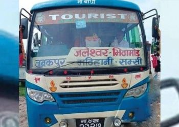 धनुषाको जनकपुरबाट चोरी भएको बस मंगलबार साँझ सिरहाको गोलबजारमा बेवारिसे अवस्थामा