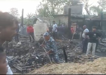 सिरहाको मिर्चैया नगरपालिका वडा नम्बर ३ मा ६ वटा घर जलेर नष्ट