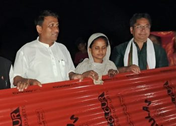 मिर्चैयाका आगलागी पीडितलाई जस्तापाता र नगद सहयोग