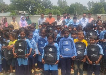 दुर्गापुरमा वडा कार्यालयको सहयोगमा ७३ जना विद्यार्थीलाई शैक्षिक सामग्री वितरण